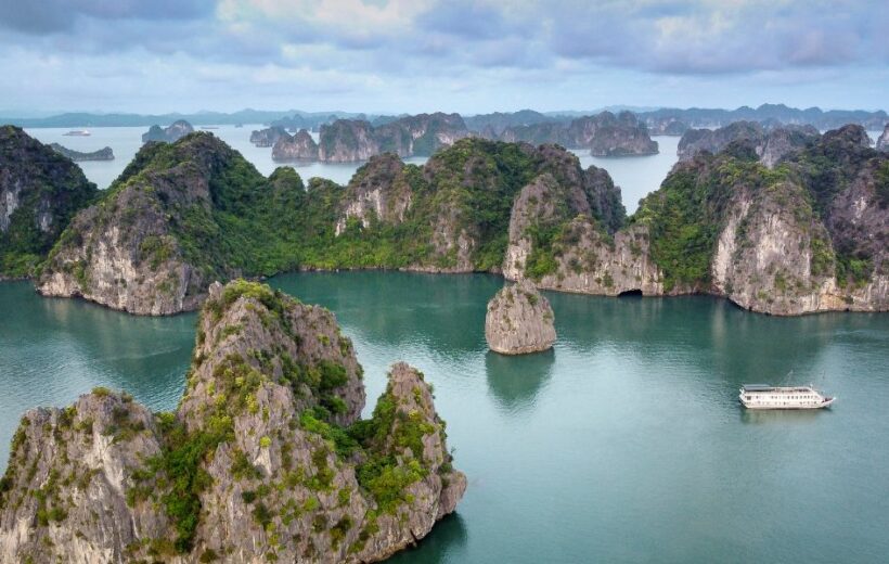 Paket Tour Hanoi Halong Bay 5 hari 4 malam Nginap Di Kapal